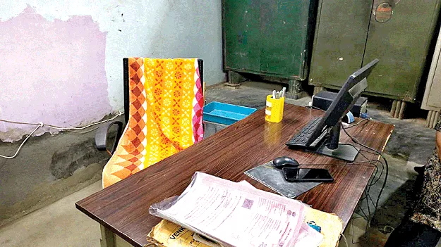 సాలూరు సబ్‌రిజిస్ట్రార్‌ కార్యాలయంలో