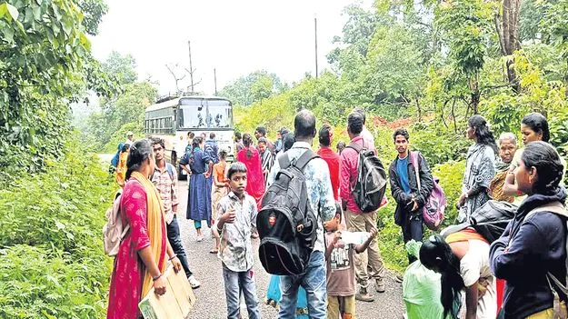 మొరాయించిన ఆర్టీసీ బస్సు