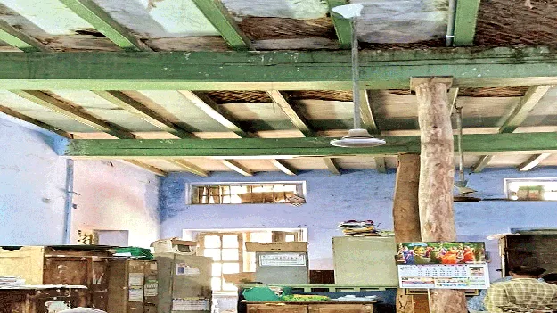 భయం భయంగా విధులు