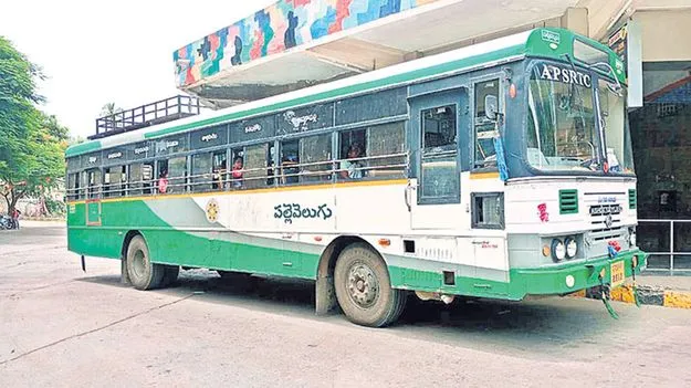 ఆడబిడలకు ఆర్టీసీ బస్సుల్లో ఉచిత ప్రయాణం