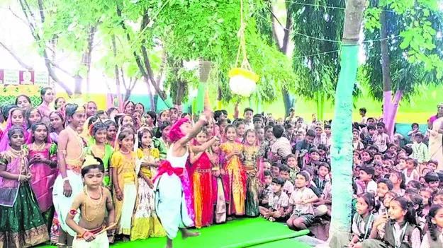 GOD: పాఠశాలల్లో కృష్ణాష్టమి