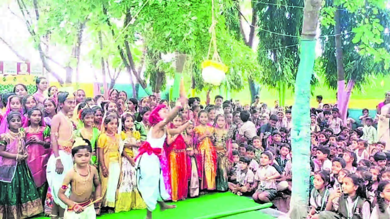 GOD: పాఠశాలల్లో కృష్ణాష్టమి