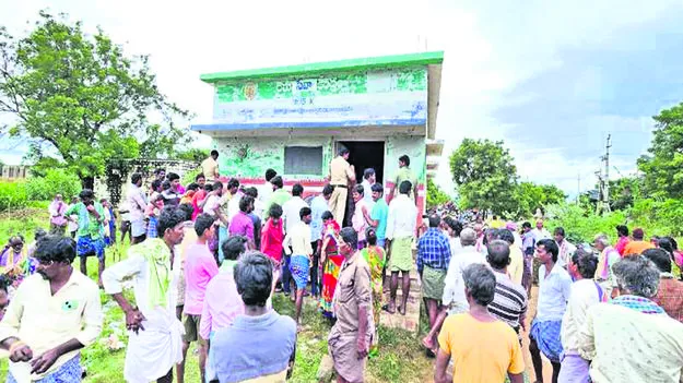 URIEA: ఒక రైతుకు రెండే బస్తాలు..!