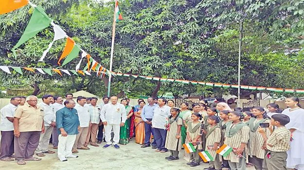  మువ్వన్నెల రెపరెపలు