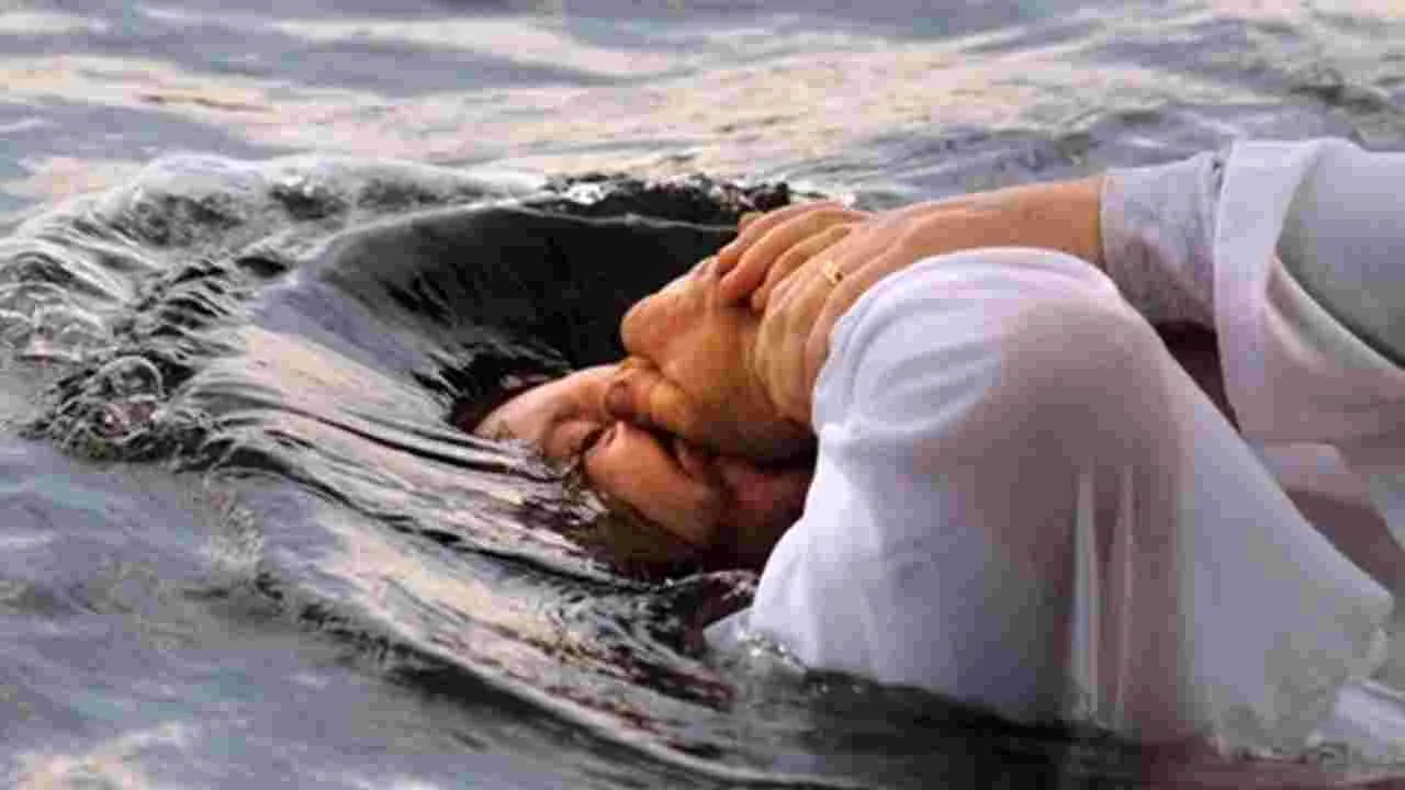 Vikarabad: తాను నీళ్లలోకి దూకి.. ఇద్దరిని చావులోకి నెట్టింది 