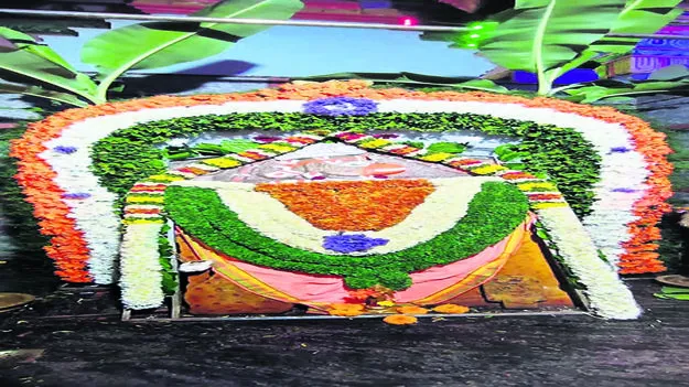 GOD: ఘనంగా శ్రావణ శనివార పూజలు 