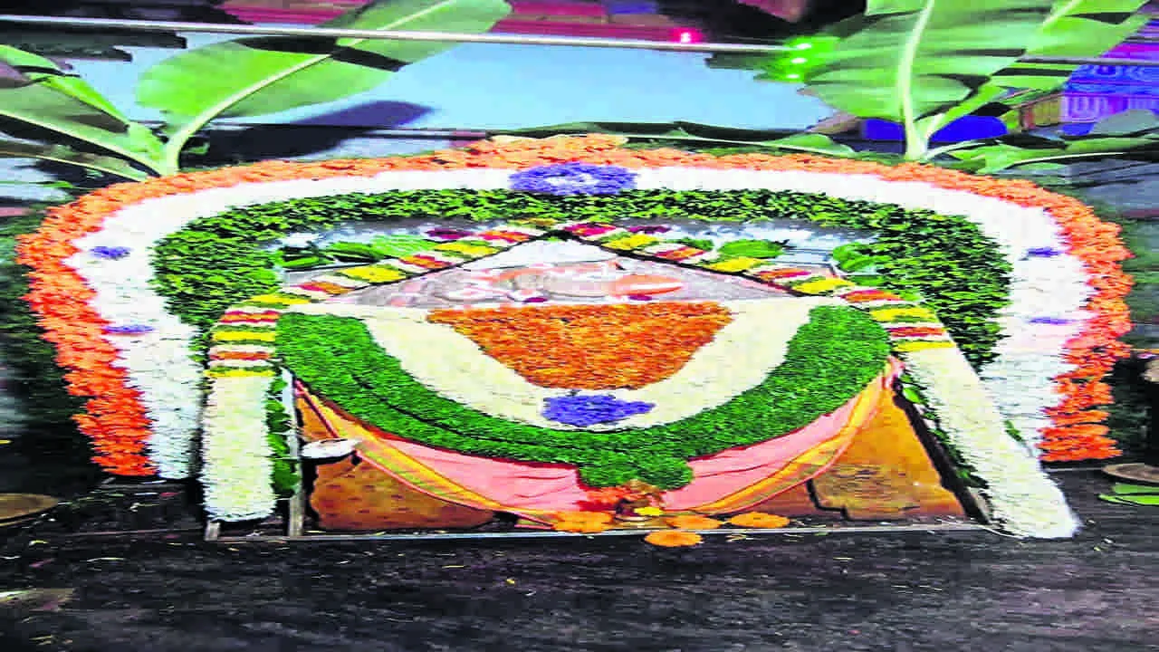 GOD: ఘనంగా శ్రావణ శనివార పూజలు 