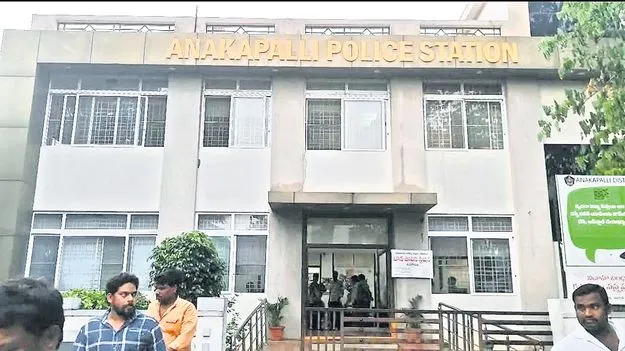 పోలీస్‌ స్టేషన్లలో సెటిల్‌మెంట్లు!