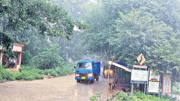 మన్యంలో విభిన్న వాతావరణం 