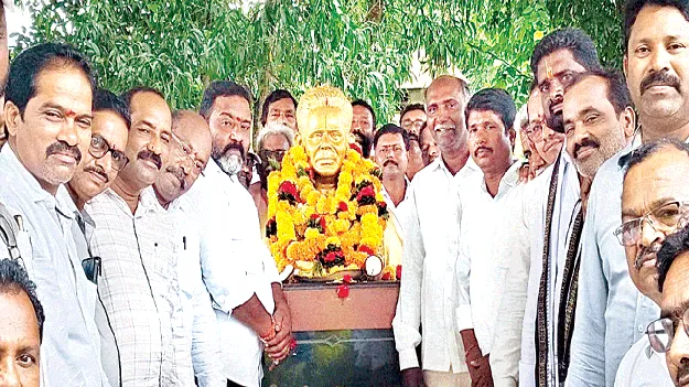 ఘనంగా గౌతు లచ్చన్న జయంతి