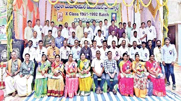 పాఠశాల అభివృద్ధికి తోడ్పడండి : డీఈవో