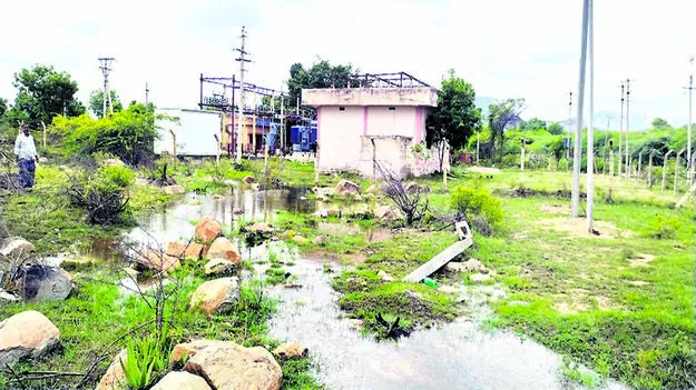 RAIN: వాగు పారితే విద్యుత సరఫరా అంతే..!