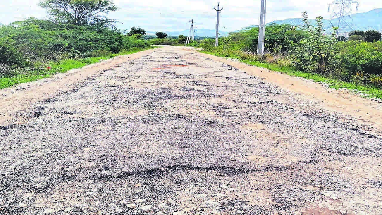 ROADS:  ప్రయాణం నరకం 