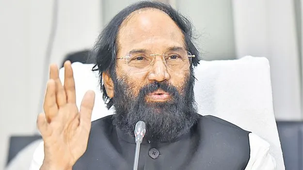Uttam Kumar Reddy: ప్రాజెక్టుల వద్దే ఉండాలి