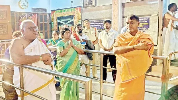 రాఘవేంద్రుని సన్నిధిలో జిల్లా న్యాయాధికారి