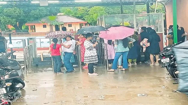 అరకులోయలో పర్యాటకుల సందడి