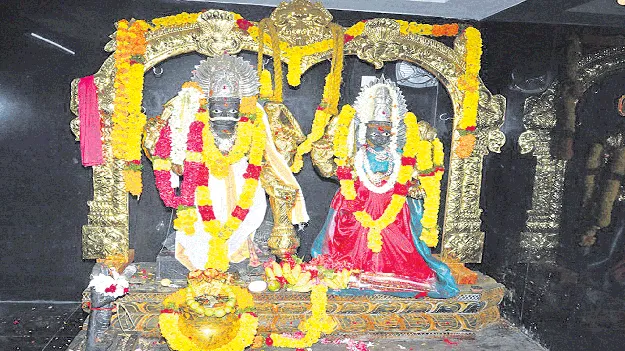  వైభవంగా వీరభద్రస్వామి ప్రతిష్ఠా మహోత్సవం