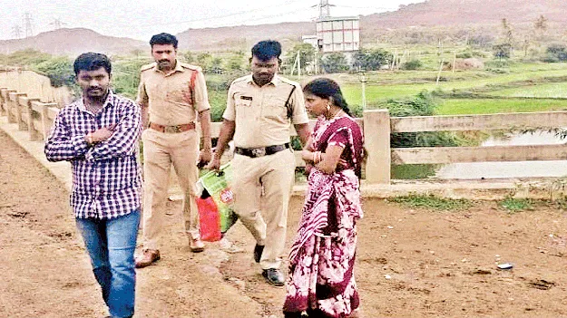 దంపతుల ప్రాణాలు కాపాడారు