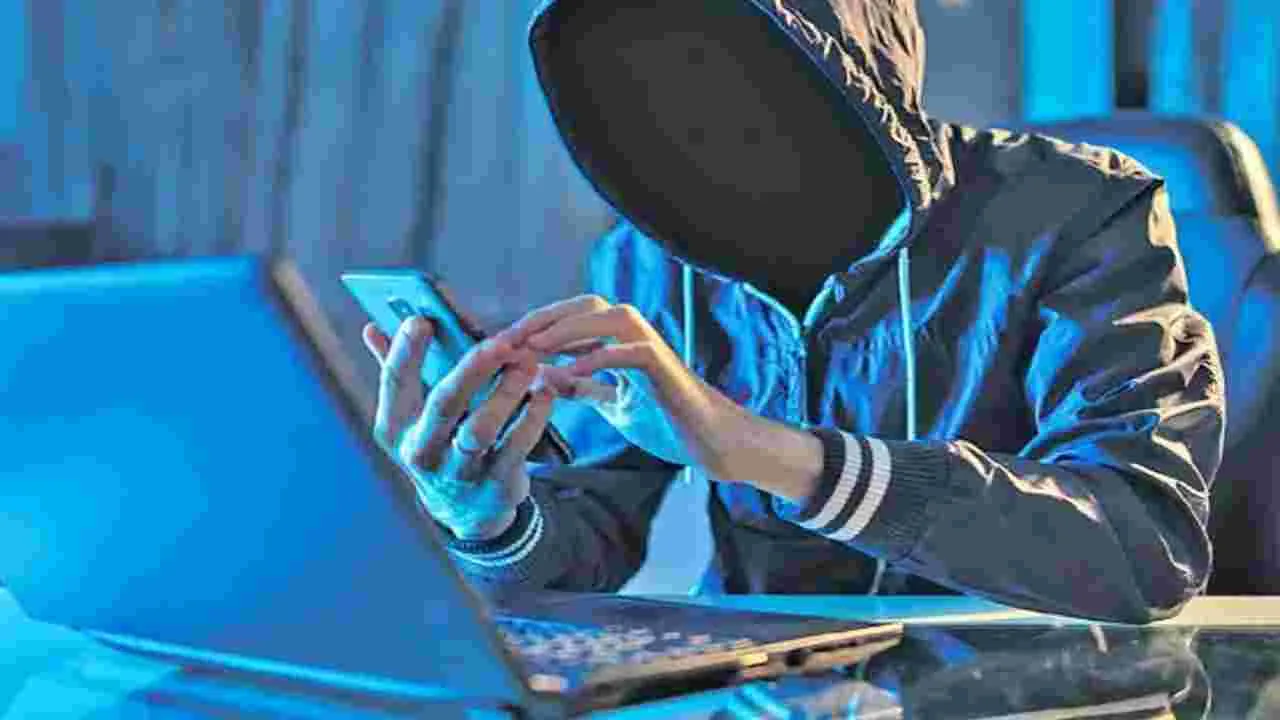 Cyber Crime: సైబర్‌ నేరగాళ్ల వలలో శాస్త్రవేత్త 