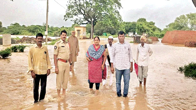 నదిని ఎవరూ దాటొద్దు 