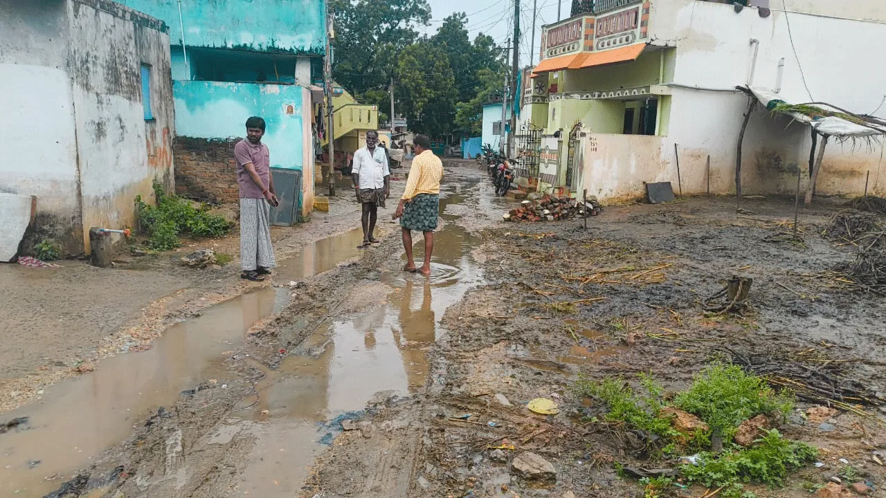 మురుగులో మున్నెల్లిరాజుపాలెం