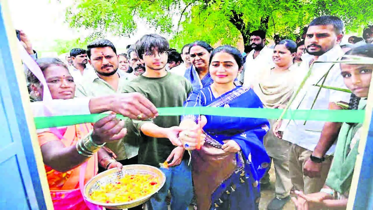 SCHOOL: పాఠశాలల్లో వసతుల కల్పనే ప్రభుత్వ ధ్యేయం