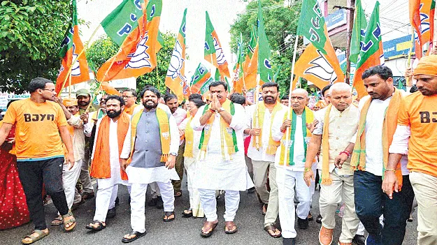 focus on industries పరిశ్రమలు తెరుచుకునేలా చూస్తాం