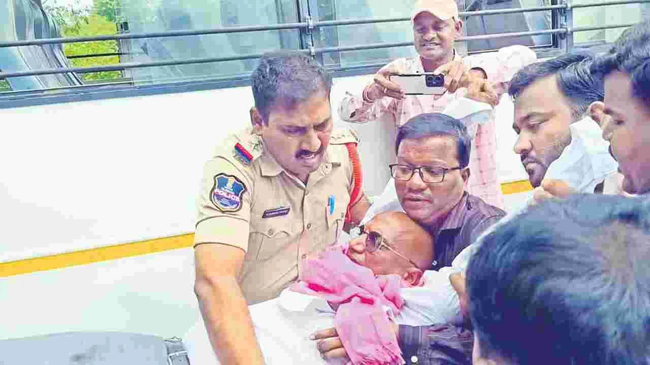 Farmers Protest: పోడు రైతుల తరలింపులో ఉద్రిక్తత 