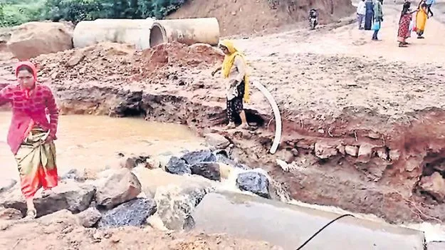 కొట్టుకుపోయిన కోడిగెడ్డ  వంతెన