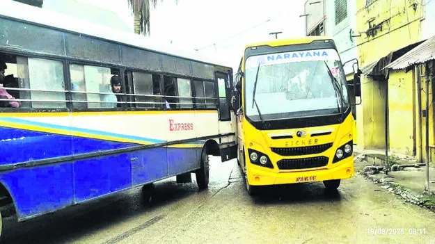 BUSSES: రెండు బస్సులు ఢీ