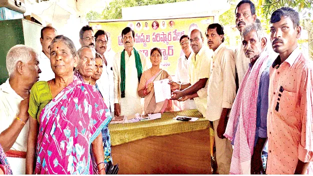 రహదారుల నిర్మాణానికి ప్రాధాన్యం