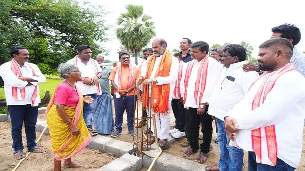 పేదల ఆత్మగౌరవం నిలబెట్టడమే ప్రభుత్వ లక్ష్యం