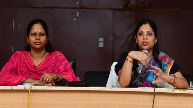 Karimnagar:  విద్యార్థులు ఇంగ్లీష్‌పై పట్టు సాధించాలి