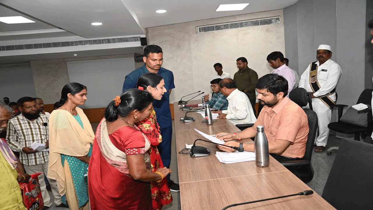 ప్రజావాణి దరఖాస్తులను క్షేత్రస్థాయిలో పరిశీలించాలి