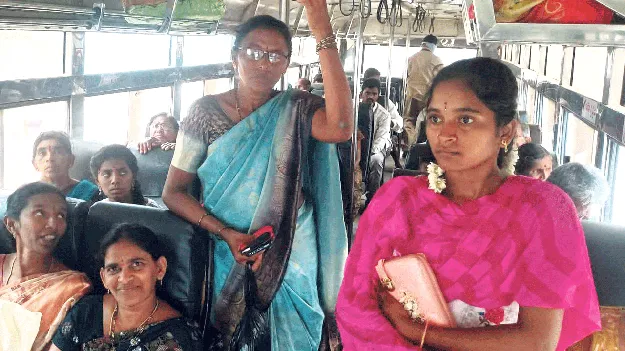 ఉచిత ప్రయాణంతో ఉరూరా సందడి