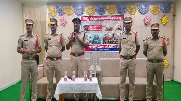 ప్రతీ డ్రైవర్‌ ట్రాఫిక్‌ రూల్స్‌ పాటించాలి