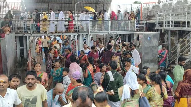 కొనసాగుతున్న భక్తుల రద్దీ