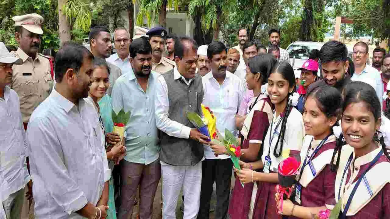 గురుకులాల్లో మెరుగైన విద్యను అందించాలి