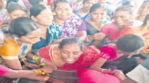 మృత్యువులోనూ వీడని స్నేహం 