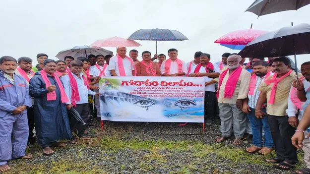 కాళేశ్వరంపై విషం చిమ్ముతున్నారు 