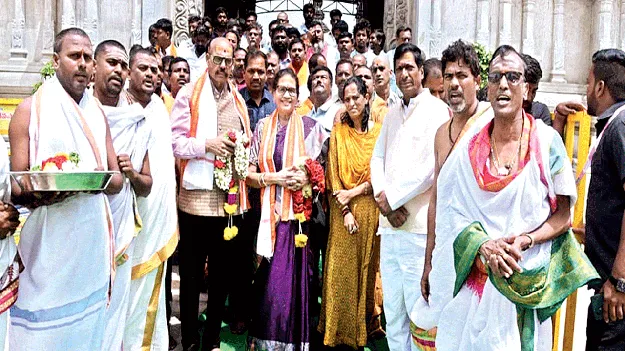 రూ.100 కోట్లతో ఆలయాన్ని అభివృద్ధి చేయాలి