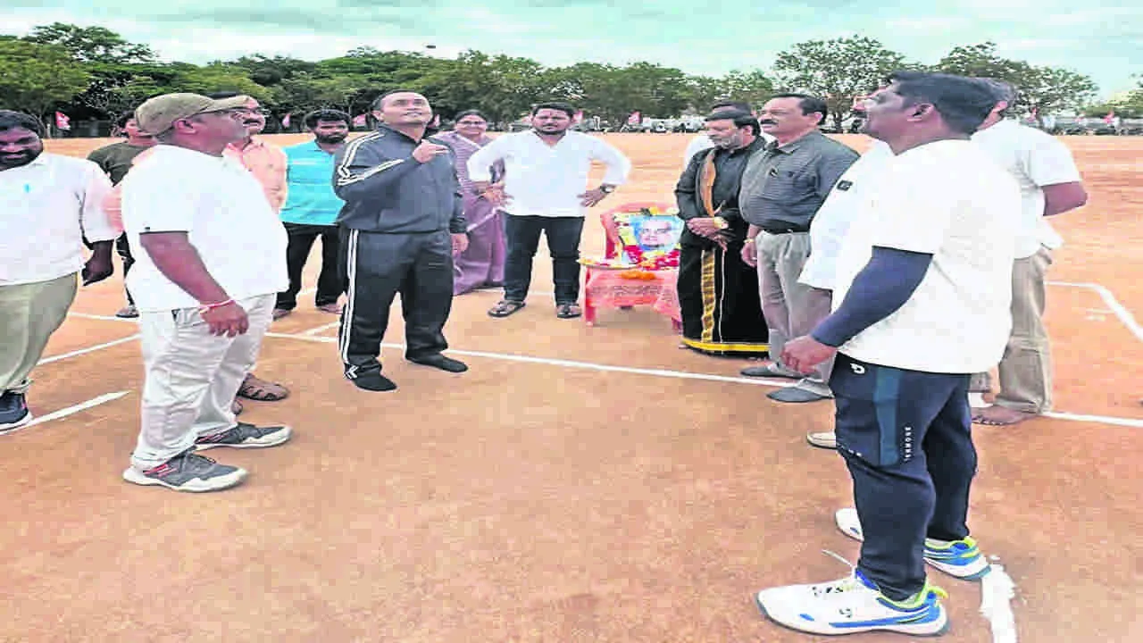 MATCH: క్రీడలతో శారీరక దృఢత్వం : డీఎస్పీ