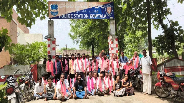 kumaram bheem asifabad- పోడు భూముల రైతుల తరలింపు ఉద్రిక్తం 