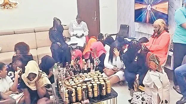 Police Raid: ఫాంహౌస్‌ పార్టీపై పోలీసుల దాడి