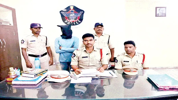 2.70 కిలోల గంజాయి స్వాధీనం