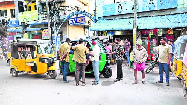 ఆటోవాలాల ఆగడాలు