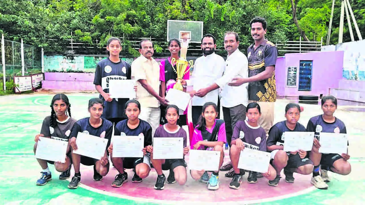 SPORTS: జోనల్‌ స్థాయి బాస్కెట్‌బాల్‌  పోటీల్లో  జిల్లా జట్టుకు రెండో స్థానం