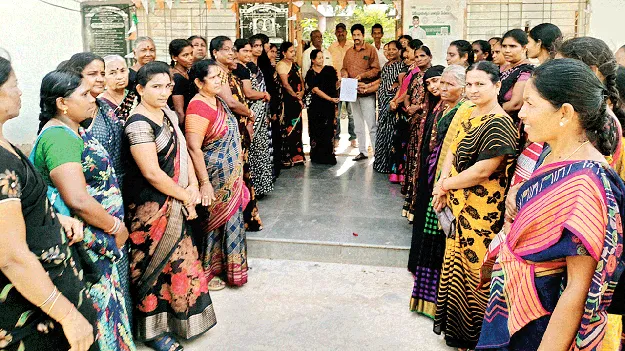 అంగనవాడీలకు ఇచ్చిన హామీలు నెరవేర్చాలి