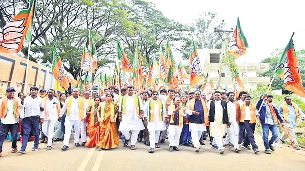 గిరిజనుల సమగ్రాభివృద్ధికి కృషి 