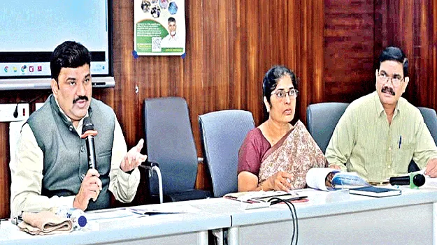 లక్ష్యాలను సాధించాలి: కలెక్టర్‌